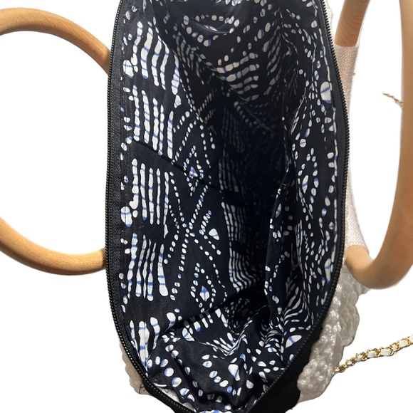 Handcrafted Trapezoid Women's Handbag - Picture 2 of 6